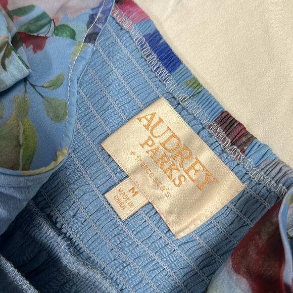 Audrey Parks Francesca’s Alahna Strap Light Blue Floral Maxi Dress Size Medium - Picture 10 of 12